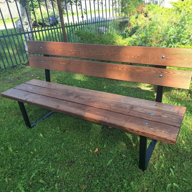 Tuinbank van hout met metalen poten